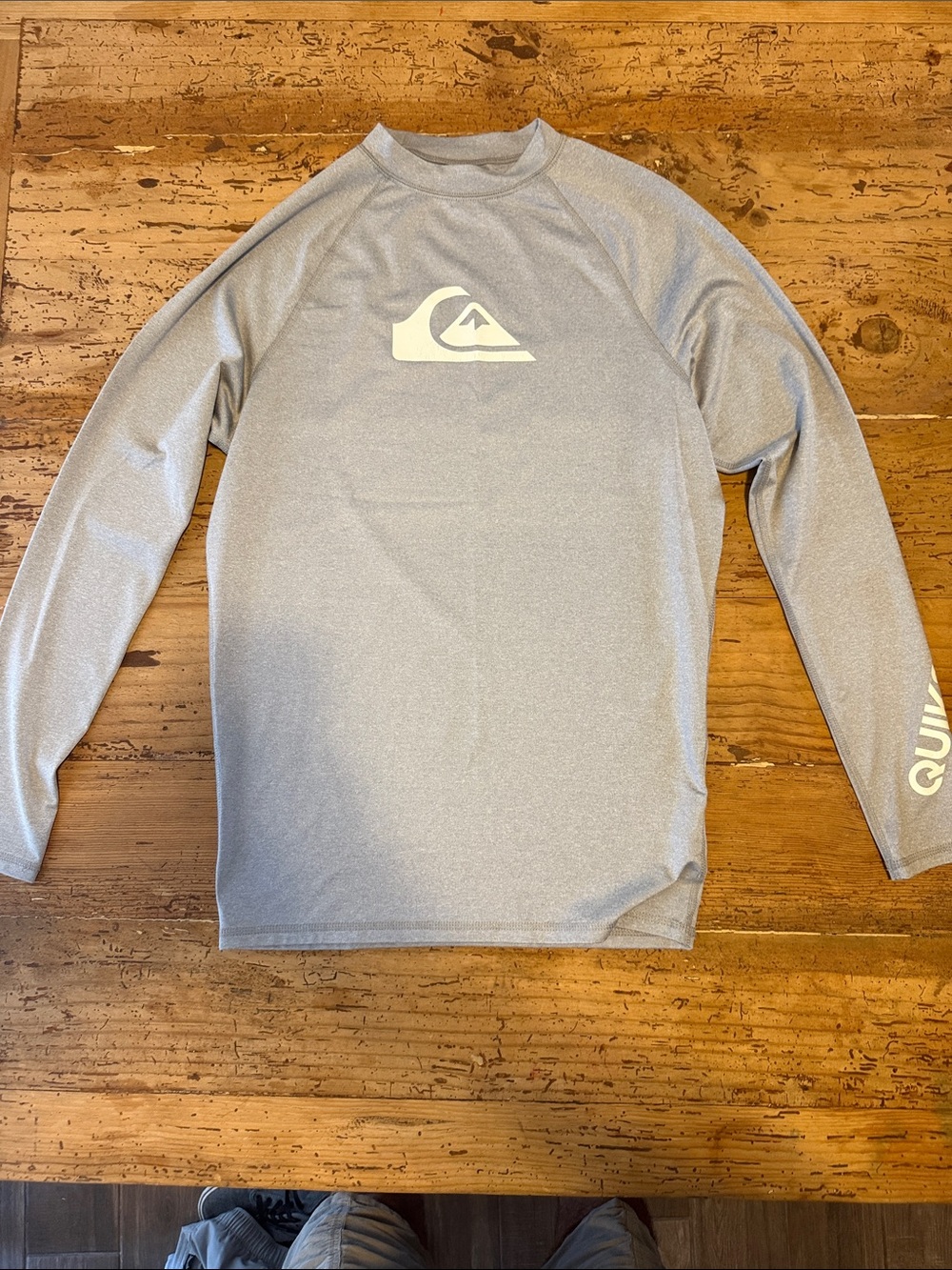 Quiksilver Men’s Light Gray Long-Sleeve Rash Guard